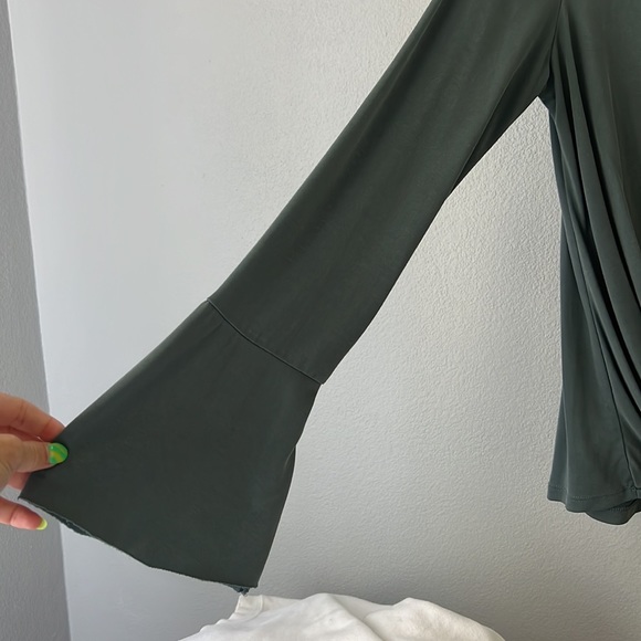 Pretty green/gray blousy top - Picture 2 of 3